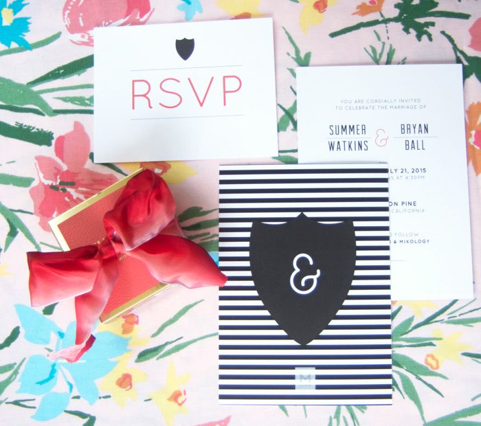 A modern and bold invite and response card. Image c/o Grey Likes Weddings.